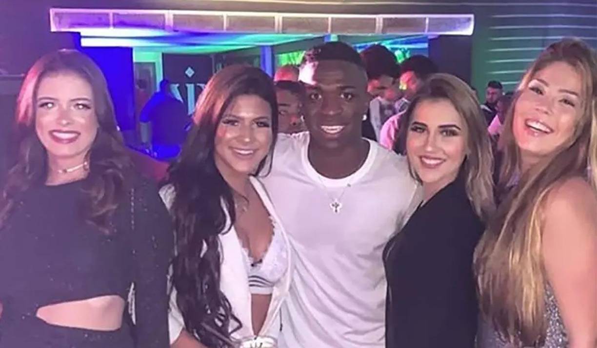 Las chicas debían enviar su usuario a los amigos de Vini y esperar si son aprobadas para estar en las fiestas.