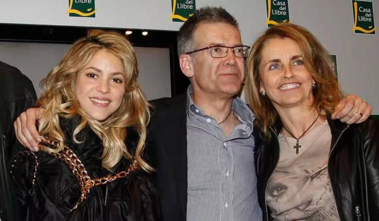 En su más reciente hit, “Bzrp Music Sessions, Vol. 53”, la primera latina con más escuchas en Spotify hace referencia a la mamá de Piqué, en la frase “Me dejaste de vecina a la suegra”. 