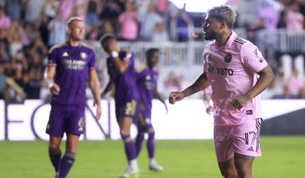 En una jugada anodina en el área, el defensa Harrison Afful chocó con Dixon Arroyo. El contacto no parecía claro a primera vista, pero el árbitro señaló un penalty tras consultar el VAR. <b>Messi</b> le cedió el lanzamiento a Josef Martinez, que batió al portero de un tiro ajustado al palo derecho.