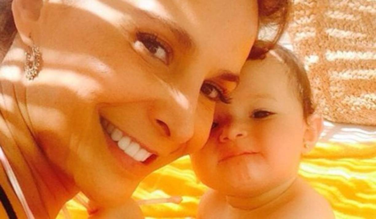 Lorena Rojas logró adoptar a su hija Luciana en 2013.