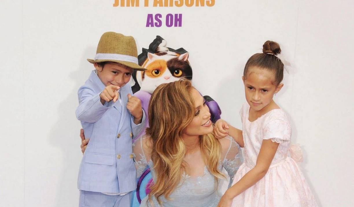 Al ser educados en casa, Emme y Maximilian pasaban la mayor parte del tiempo juntos. Emme le dijo a la revista People en 2020 sobre su vínculo entre hermanos: “Max y yo tenemos una relación especial. Desde que éramos muy pequeños, siempre pude entenderlo cuando nadie más pudo”.