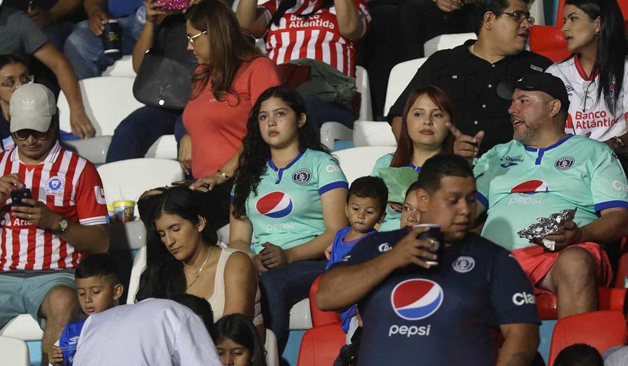 Aficionados del Motagua y Olimpia se hicieron presente en buena cantidad. 