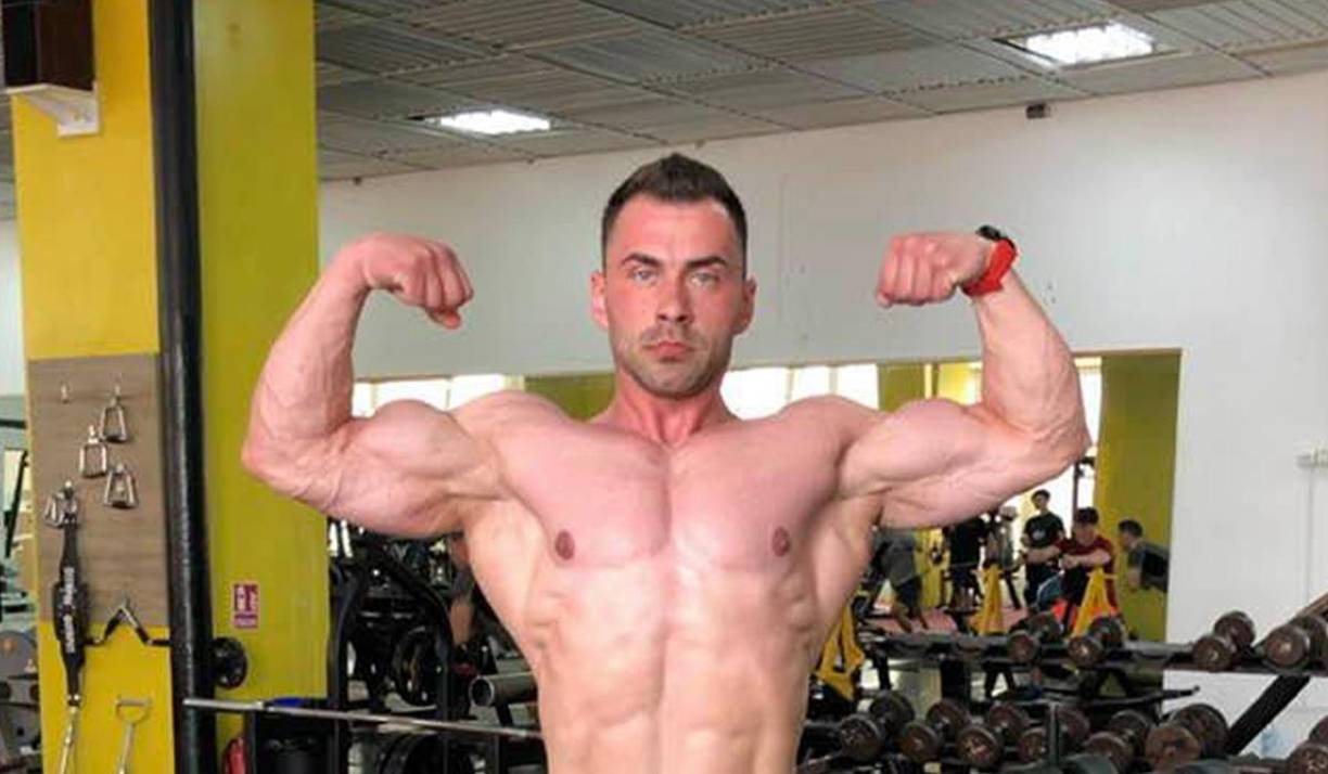 “La Policía fue alertada por el administrador de un lago sobre el hecho de que una persona ha muerto. Tras acudir al lugar, la policía constató que un hombre de 30 años, mientras pescaba en un lago de Lazuri, fue hallado ahogado” afirmó la Policía de la provincia de Dambovita.