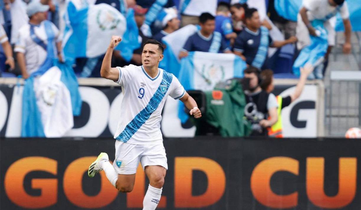 Rubio Rubin fue la figura de los chapines ya que marcó un doblete.