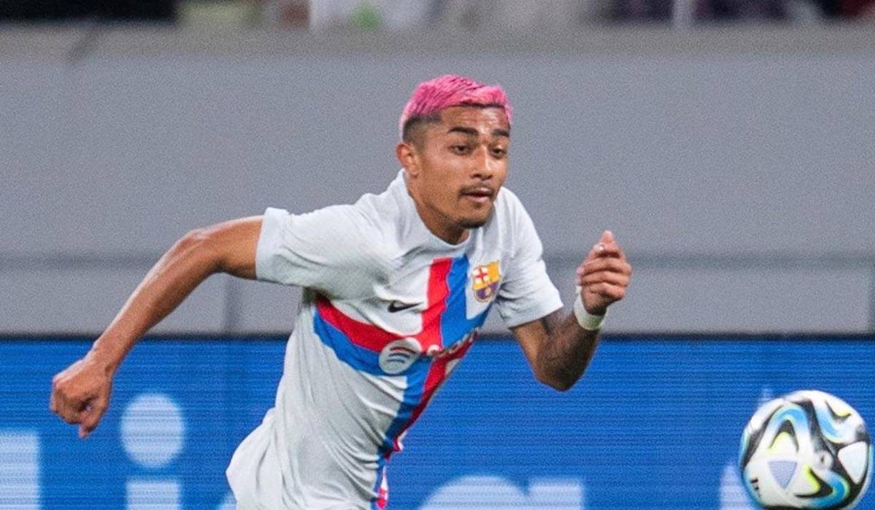 El lateral mexicano Julián Vicente Araujo se marcha del Barcelona y jugará en el UD Las Palmas de la segunda división de España. 