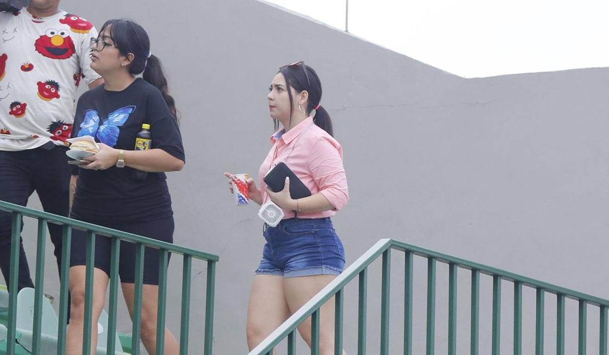 Esta hermosa joven engalanó con su belleza en la previa del Marathón vs Victoria. 