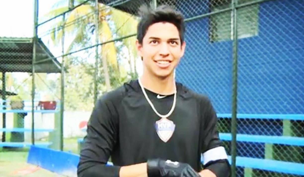 Dubón no fue observado por cazatalentos, sino que una misión cristiana que estaba regalando accesorios deportivos en Honduras vio el gran talento del hondureño.