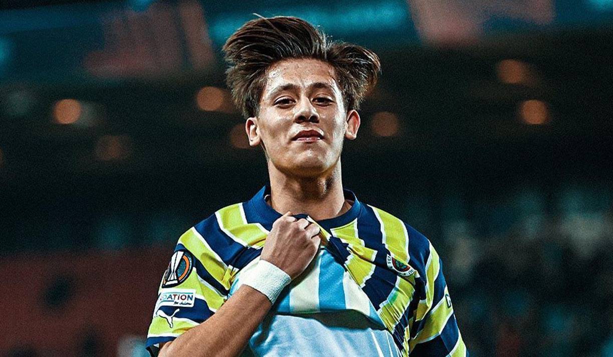 La noticia llegó al Real Madrid e inmediatamente entraron en escena para fichar a Arda. El conjunto merengue mostró su disposición de contar con Güler desde este mismo momento, sin la necesidad de cederlo a otro club. 