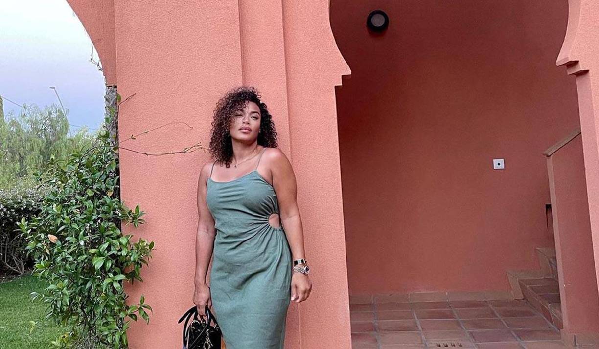 Melissa tiene cerca de 60,000 seguidores en Instagram y trabaja como diseñadora de modas en su propio taller, <b>L’atelier Style De Melsi</b>, donde elabora su propia marca de ropa.