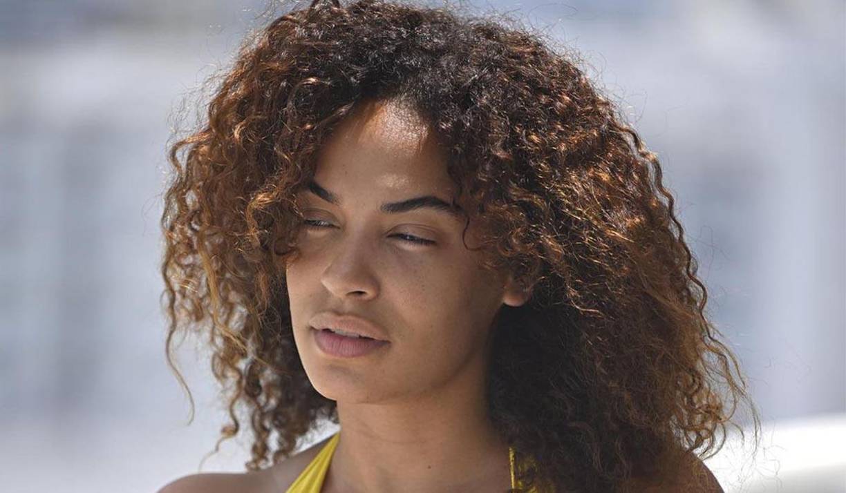 Las imágenes generaron diversos rumores en redes sociales sobre un posible amorío entre Mbappé y la joven, aunque todo quedó descartado después de que se revelara su identidad.