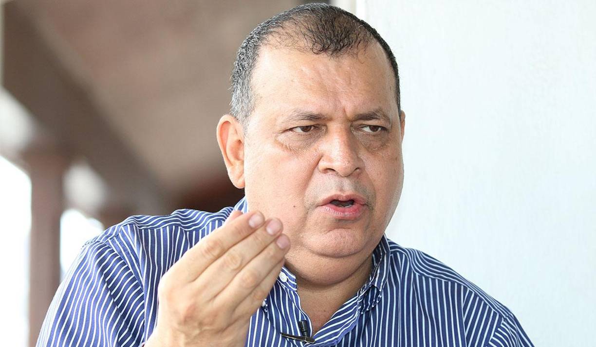 ”Hay cosas que me dan pena. Resulta que tengo un amigo que me plantea que hay una periodista deportiva deportivo de televisión en Honduras que le debe 10 mil dólares y ya no sé como decírselo a la persona”, señaló Orlando Ponce en el programa Extra Liga.