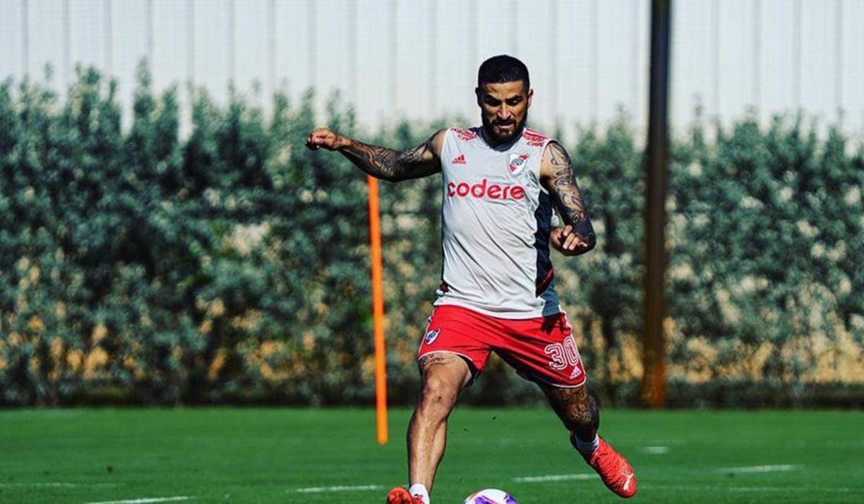 Elías celebró la noche del sábado la conquista del título de Liga de River. Sin embargo, el domingo en la mañana tristemente sufrió la perdida de su madre y hermana.
