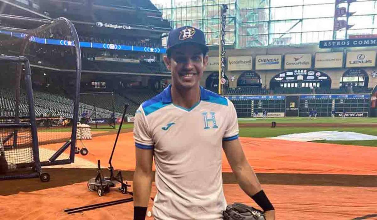 Mauricio Dubón le obsequió 45 entradas a la delegación de Honduras para que asistieran al estadio de los Astros de Houston. 