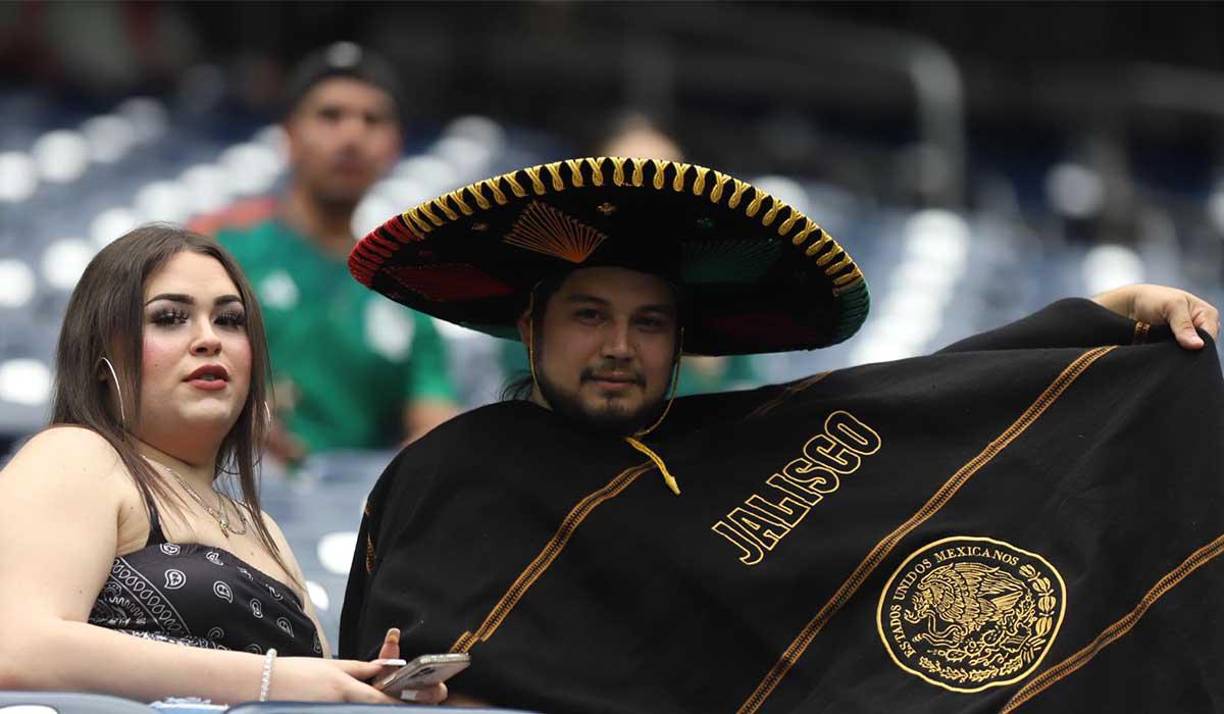 La afición mexicana llegó desde muy temprano.