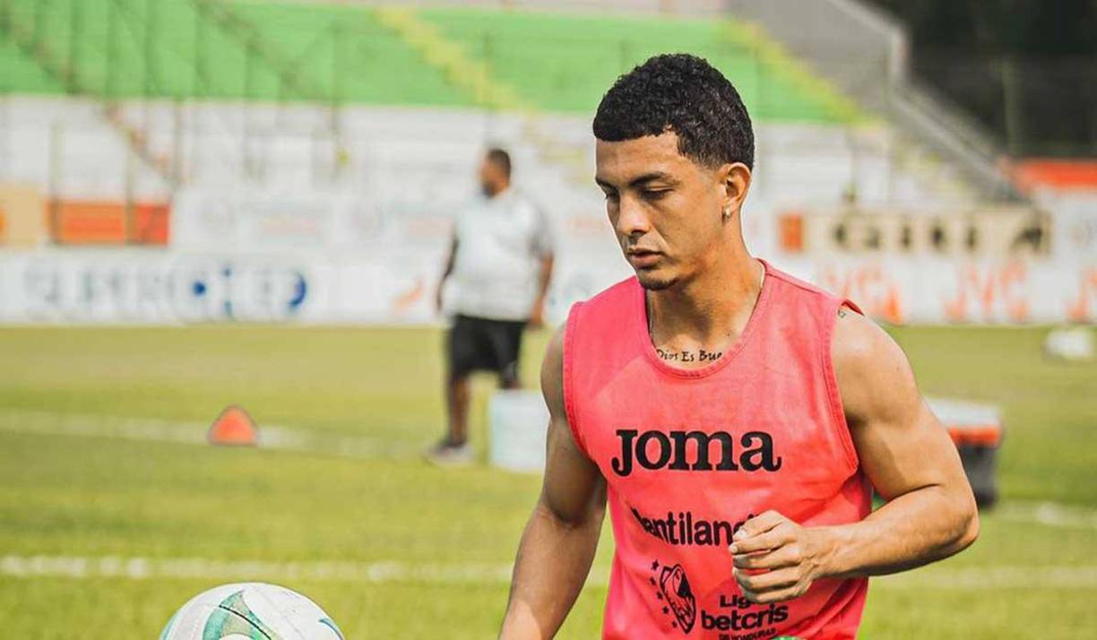 Víctor Berríos: El volante zurdo no se ha presentado a la pretemporada del Marathón y está en duda su continuidad con el cuadro verdolaga.