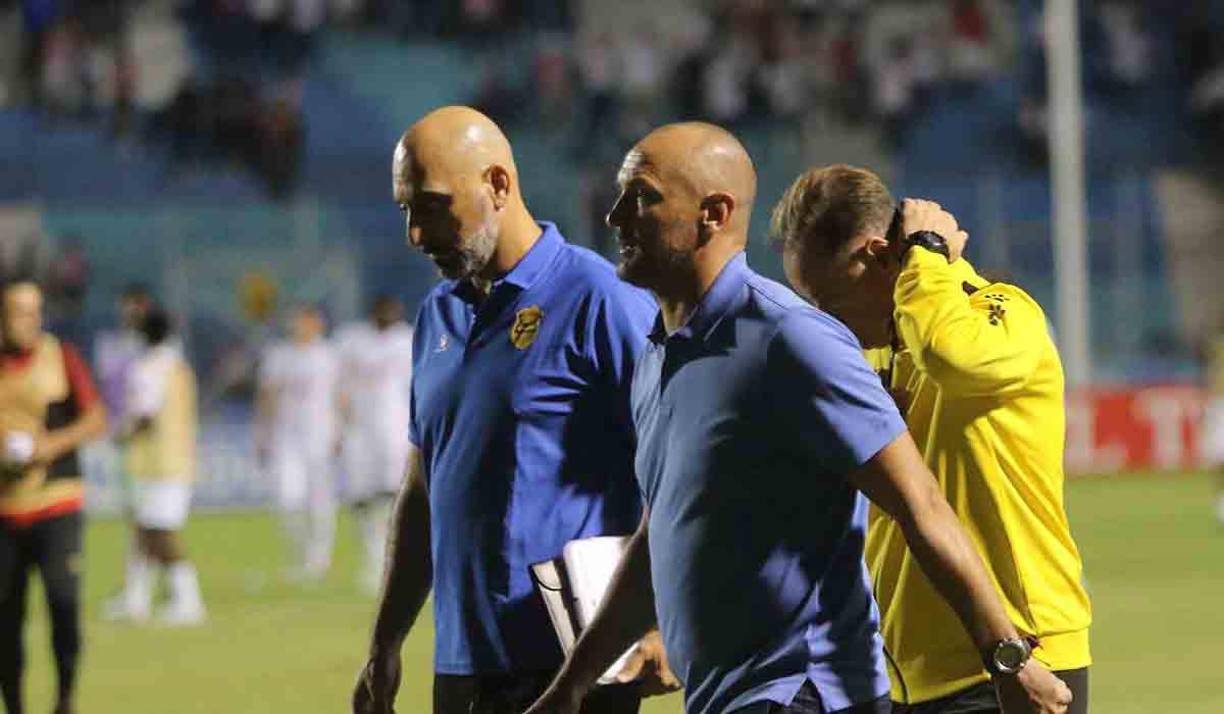 Olimpia- Real España: Brasileña enamora, abrazos, besos y tristeza