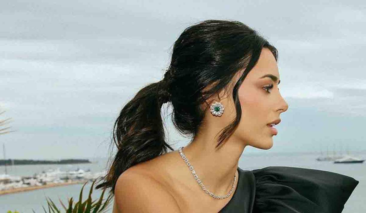 “Ninguno de ellos ha hablado con respecto a los rumores. Pasado el fin de semana, Neymar fue pillado (descubierto) en un supuesto intercambio de mensajes con una amante”, señala la prensa brasileña.