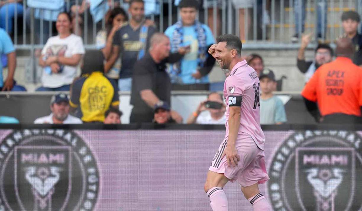 El astro argentino, de 36 años, tiene a su mano conquistar el título 44 de su carrera y romper así el empate que sostiene con el brasileño Dani Alves para erigirse como el futbolista más laureado de la historia. 