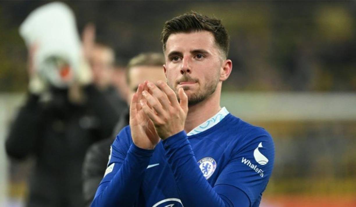 El mediocampista internacional inglés <b>Mason</b> <b>Mount</b> anunció este martes en un vídeo en su cuenta de Instagram que va a dejar el Chelsea. El volante se unirá al Manchester United de cara a la próxima campaña.