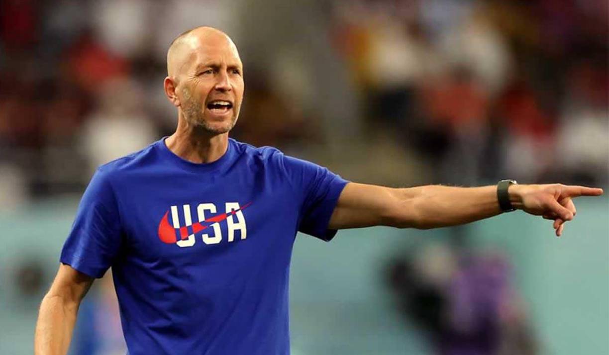 Gregg Berhalter: El estratega de los Estados Unidos se embolsa 1.25 millones de dólares anuales, lo que se traduce en un ingreso mensual de 104,166. Actualmente, su cargo es ocupado por un entrenador interino.
