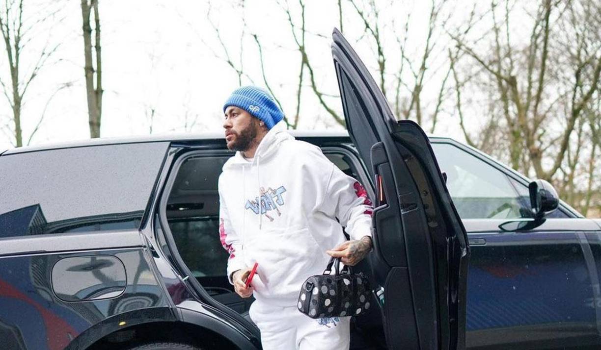 Neymar tendrá algunos beneficios especiales como un avión privado a su disposición y una mansión con personal incluido, así como también 80 mil euros por cada partido ganado en su nuevo club y 500 mil euros por cada posteo haciendo referencia a Arabia Saudita