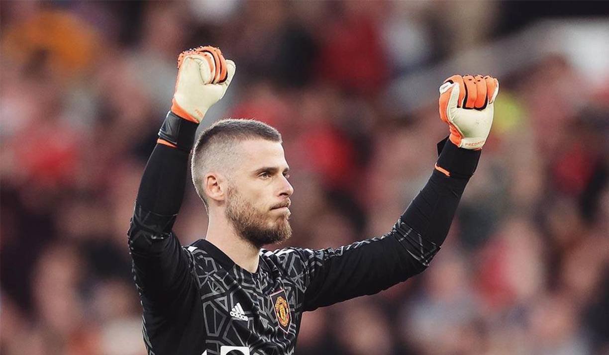 OFICIAL: El arquero español David <b>de</b> <b>Gea</b> anunció su marcha del Manchester United después de doce años defendiendo el arco de los ‘Red Devils’, con un mensaje en Twitter en el que afirma que es el momento de “emprender un nuevo reto”.