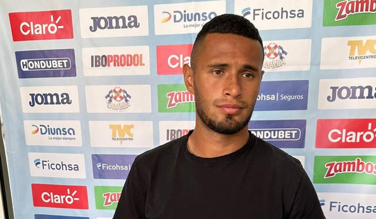 Alexander López llegó tras ver minutos en el clásico de Costa Rica en donde Alajuelense venció 2-1 al Saprissa. 