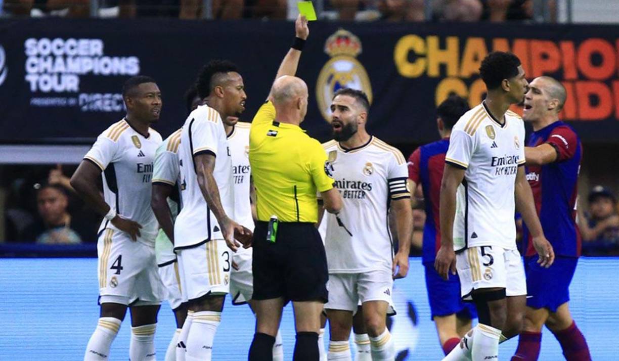 La primera parte se vivió con pasión y varios roces entre los jugadores, alguna entrada fea y fuera de lugar y una tangana en el último tramo de la mitad para un partido que no parecía nada amistoso.