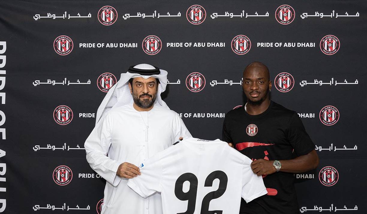 El centrocampista congoleño Neeskens Kebano deja al Fulham y fue presentado como nuevo jugador del Al-Jazira de Arabia Saudita.
