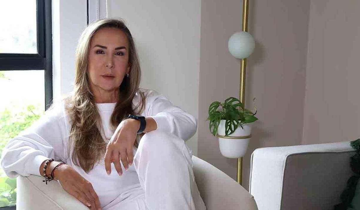 Según relataron vecinos, el cuerpo de Luz Mery habría permanecido hasta altas horas de la noche del mismo sábado en la vivienda, hasta que las autoridades llegaron e hicieron un allanamiento. Allí en el lugar de los hechos encontraron el cuerpo sin vida y se enfrentaron con el presunto feminicida.