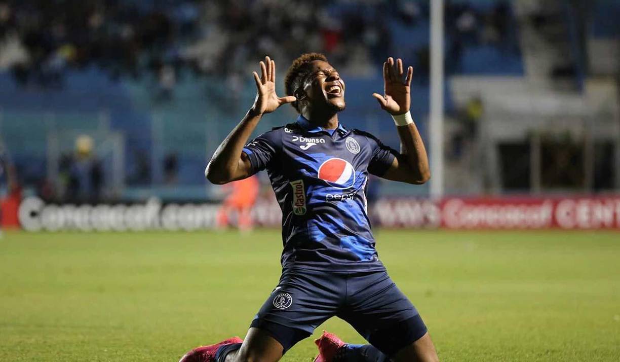 Yeison Mejía celebrando el primero de los dos goles ante San Miguelito.