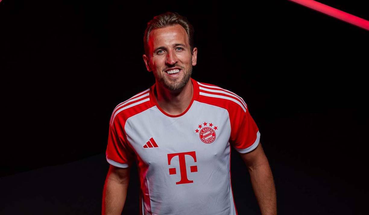 El atacante inglés Harry Kane firmó un contrato de cuatro temporadas con el Bayern Múnich, hasta 2027, llega procedente del Tottenham. Según informan medios alemanes e ingleses, el traspaso asciende a 100 millones de euros más 10 millones en primas, muy por encima de los 80 millones que el campeón alemán pagó para atraer al defensa internacional francés Lucas Hernández en el verano de 2019.