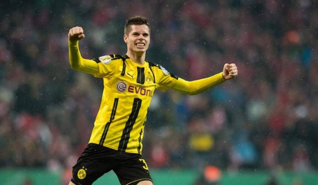 Julian Weigl es objeto de deseo del Manchester City y PSG. Según The Sun, la oferta por el prometedor dentrocampista alemán rondaría los 70 millones de euros. La llegada de Axel Witsel y Thomas Delaney al Borussia Dortmund puede restarle minutos.