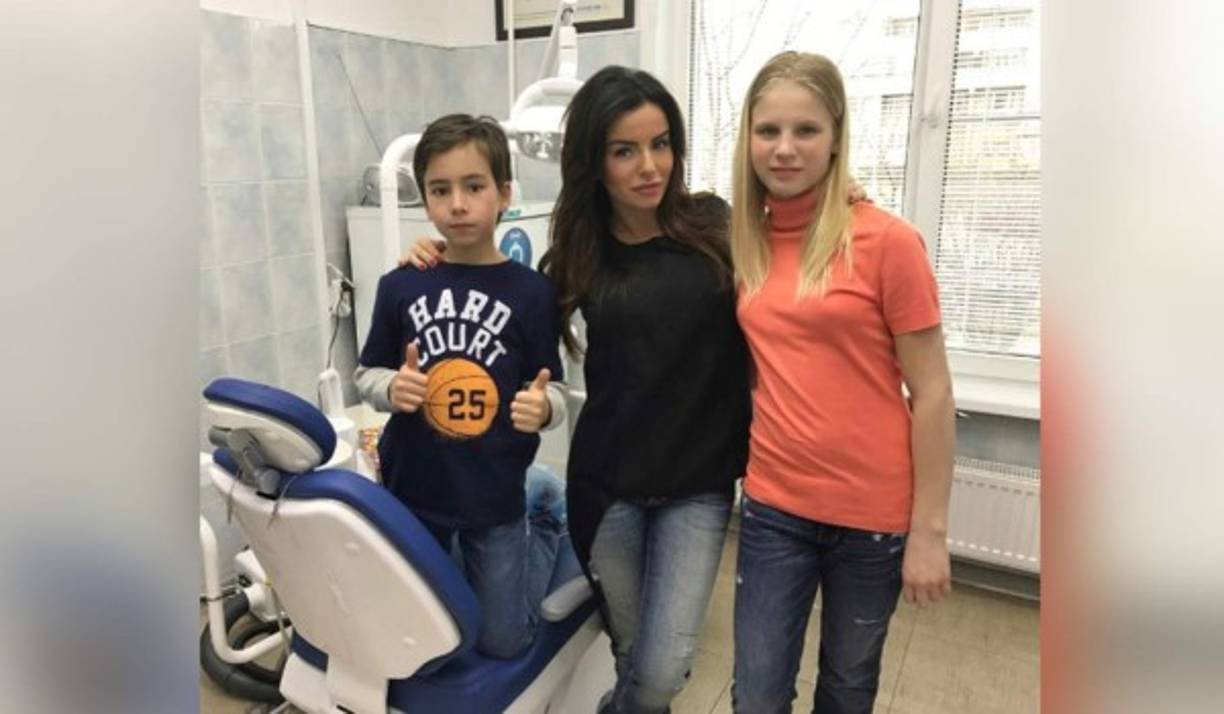 La cantante que hoy intenta retomar su carrera artística tiene dos hijos, Viktoria de 12 años y Samir de 9.