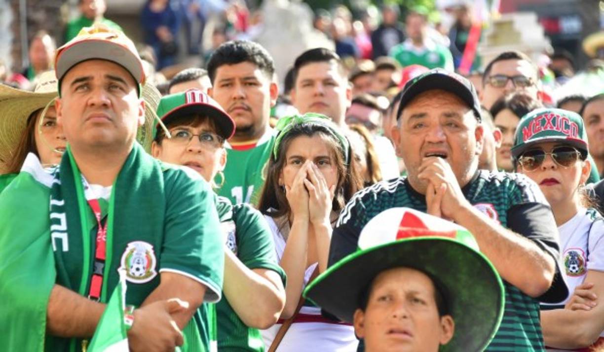 Llanto mexicano en el Samara Stadium. Los aficionados llegaban con la ilusión de llegar al ansiado quinto partido. Foto AFP