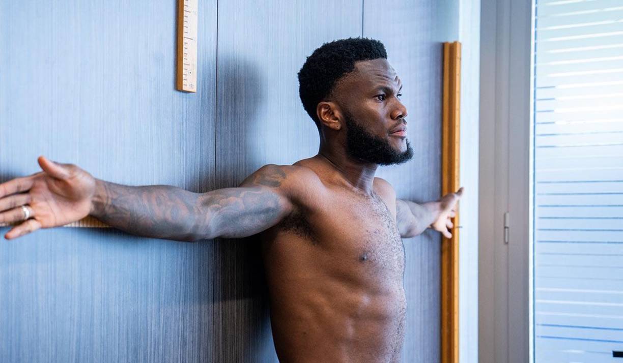 El marfileño Franck Kessié se marcha del Barcelona rumbo al fútbol de Arabia Saudita. El centrocampista será jugador del Al Ahli a cambio de 15 millones de euros.