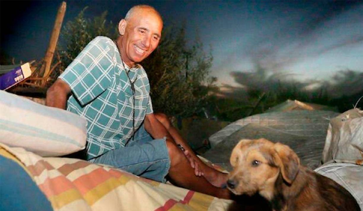 Hernán ‘El Indio’ Castro: Exfutbolista chileno que jugó en Morelia de México, pasó de los lujos a caer en las garras de las drogas, el alcohol y vivir bajo un árbol en un barrio peligro de Santiago.