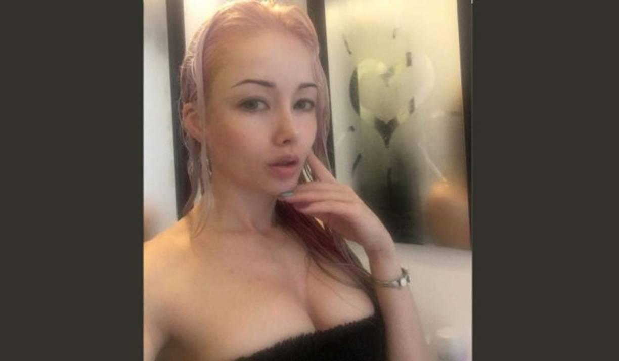 En esta foto Lukyanova se dejó ver al natural.