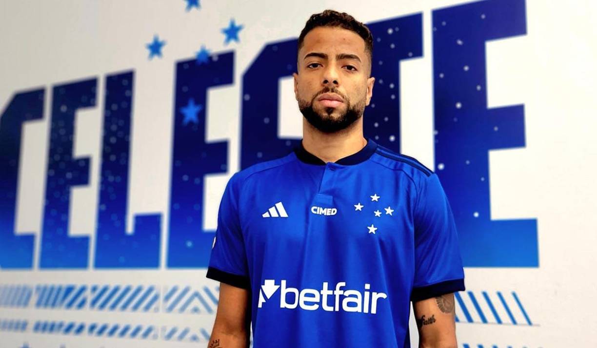 El defensor brasileño João Marcelo es nuevo jugador del Cruzeiro, llega procedente del Oporto. 