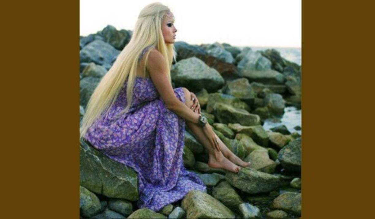 Seguidores afirman en sus comentarios que su cambio, de 'Barbie humana' a una persona real, es sorprendente y que se mira mucho mejor.