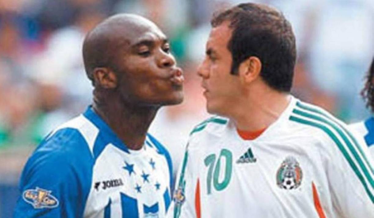 Caballero es recordado por el polémico beso a Cuauhtémoc Blanco en la Copa Oro del 2007. El mexicano lo terminó agrediendo y como consecuencia fue expulsado: “Reinaldo Rueda me dijo que en los tiros de esquina mi marca era Cuauhtémoc Blanco, entonces yo lo iba encimando, me acerqué a su oído y sintió la presión del beso” relató entre risas Caballero en Con Pineda Chacón.