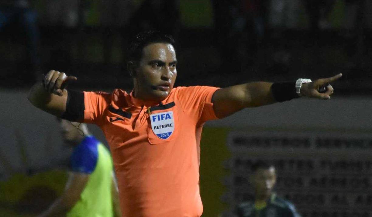 Said Martínez fue el encargado de pitar en el primer partido del Apertura 2023 de la Liga Nacional de Honduras.