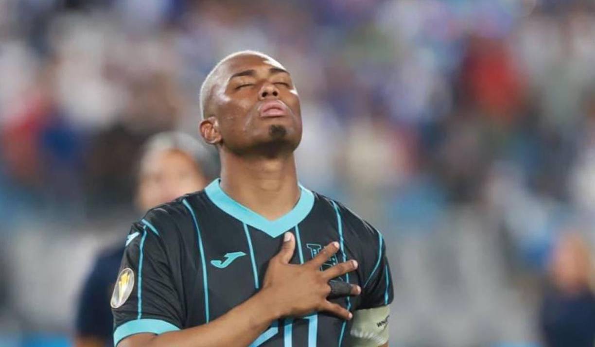 Deybi Flores: Centrocampista del Fehérvár F. C. de Hungría. 