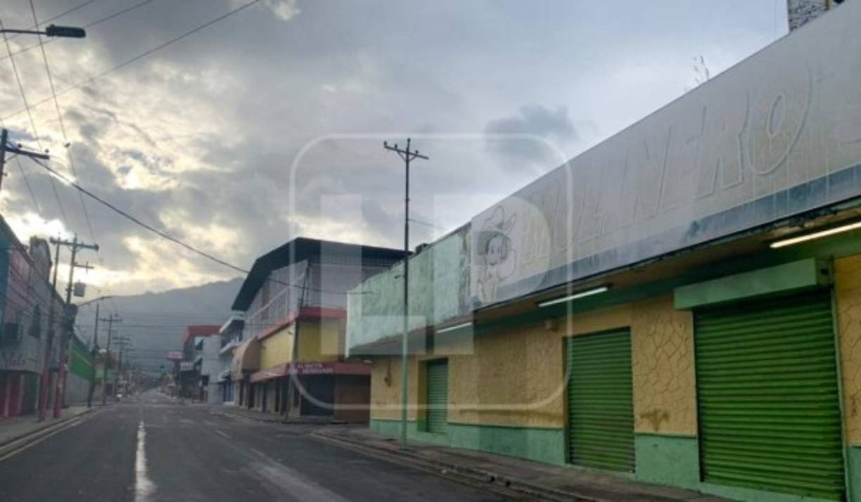 Otros sampedranos optaron por permanecer en casa, por costumbre o crisis económica. Sin embargo, un segmento decidió seguir las recomendaciones que llamaron a no arriesgarse ante amenaza del virus.