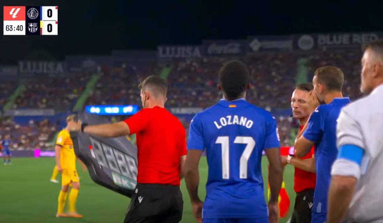 Choco Lozano comenzó el partido en el banquillo de suplentes e ingresó al minuto 64.