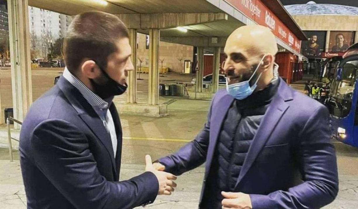 Una de las curiosidades en la cuenta de Instagram del guardaespaldas de Messi es un posteo en las afueras del Camp Nou en Barcelona, el que fuera la casa de Messi por muchos años.