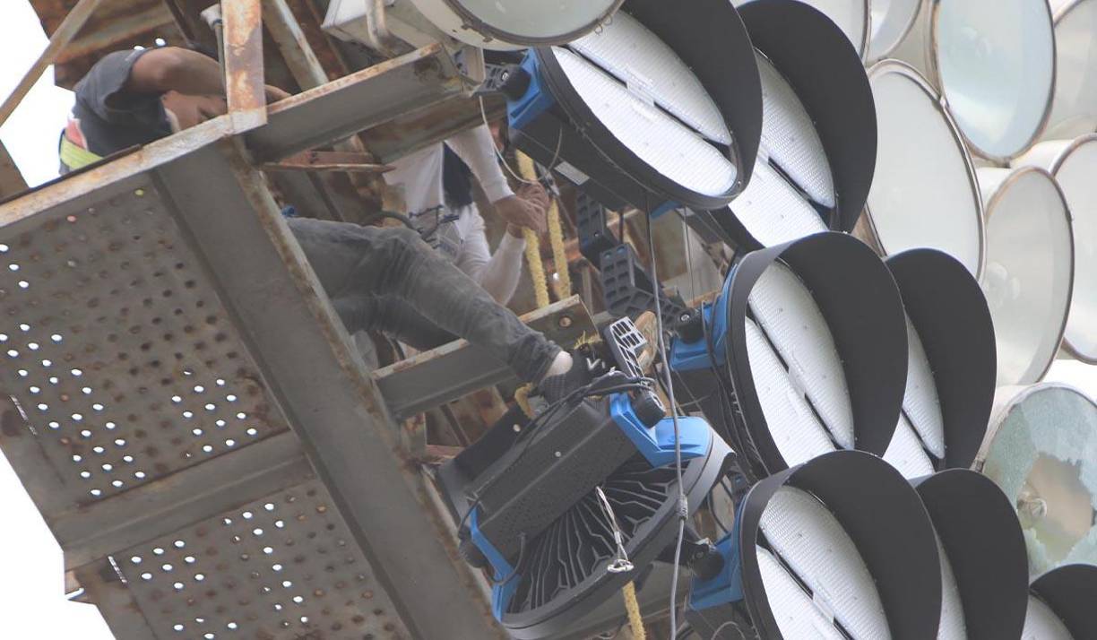 Las torres del sector de silla y palco ya habían tenido una mejora de seis lámparas led y así se logró superar los 1,000 lúmenes.