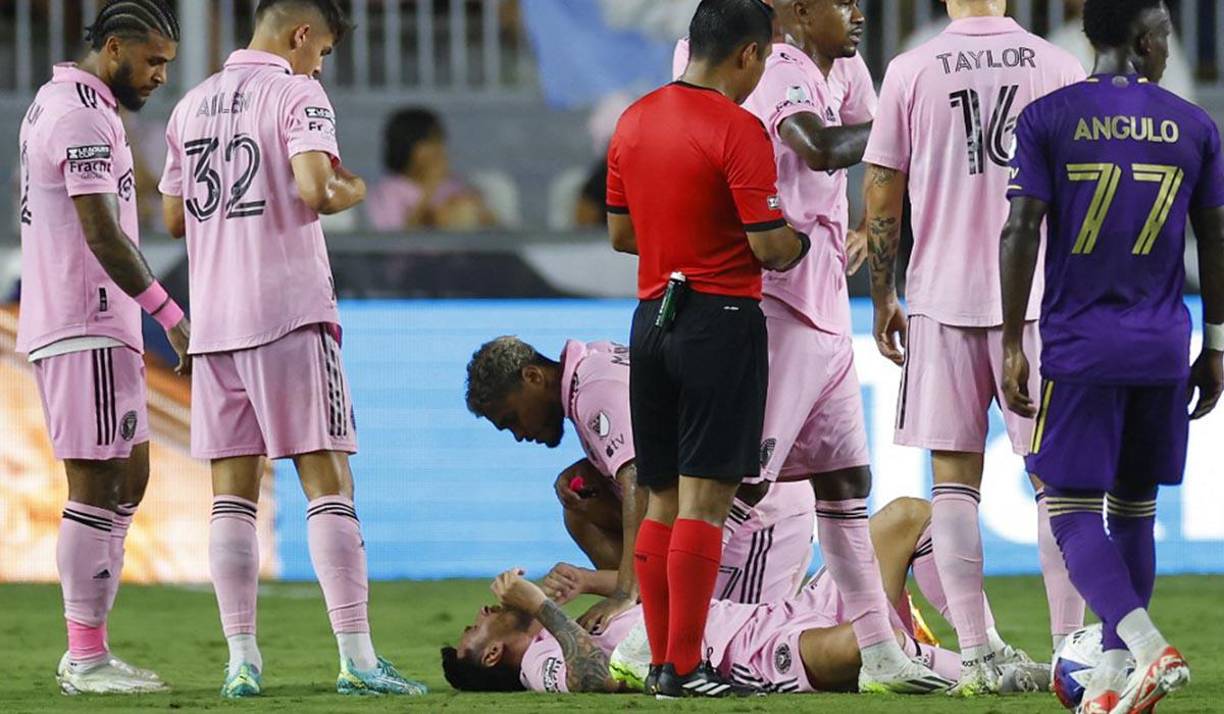 Messi dio el susto ya que en el segundo tiempo recibió un fuerte encontronazo. 