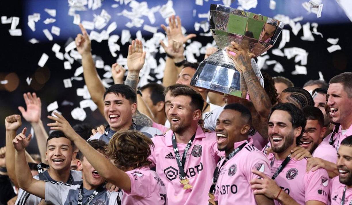 El desenlace parecía ineludible. El Inter Miami de Lionel <b>Messi</b> logró este sábado su primer título frente al Nashville SC en la final de la Leagues Cup, un partido concluido 10-9 en una tanda de penales que pareció eterna.