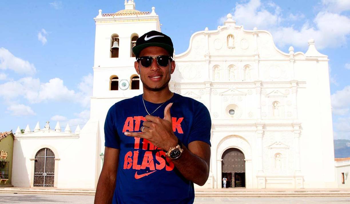 Eddie Hernández ha recibido miles de mensaje de apoyo tras predicar en una iglesia evangélica.